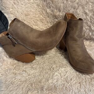 Women's Tan Ankle Boots Size “8 1/2”